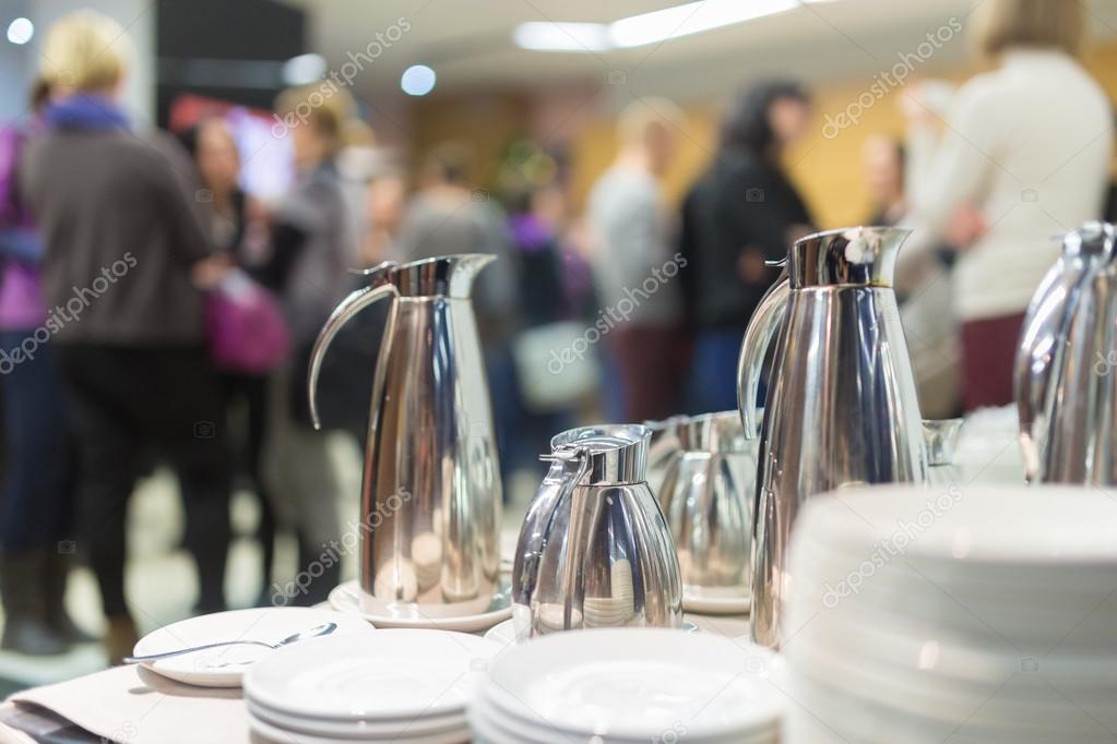 Coffee break ejecutivo montado para reunión de empresa