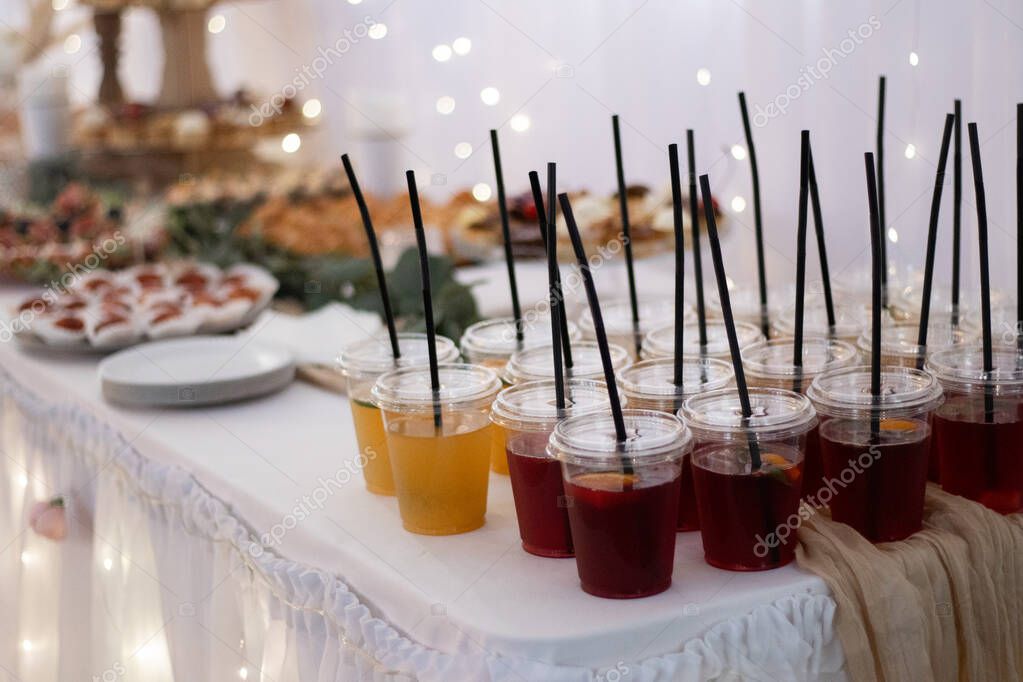 Evento corporativo con montaje de cóctel y banquetería para empresa