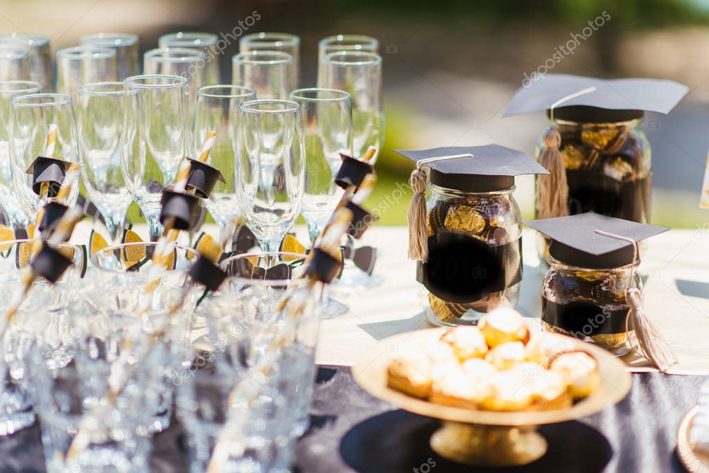 Buffet de banquetería para graduación escolar